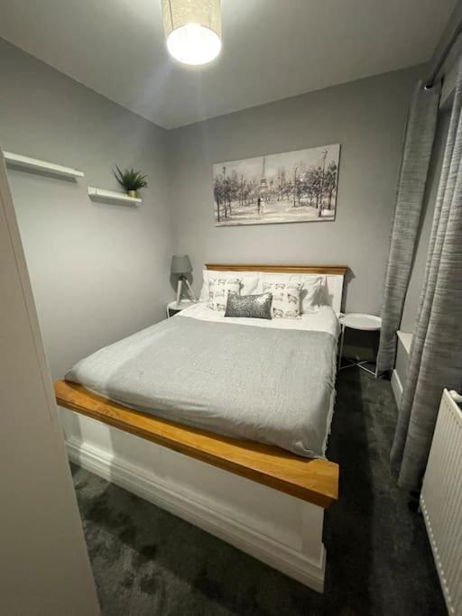 Modern, Spacious And Central Location أبردير المظهر الخارجي الصورة