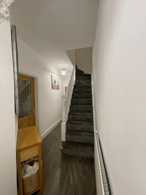 Modern, Spacious And Central Location أبردير المظهر الخارجي الصورة