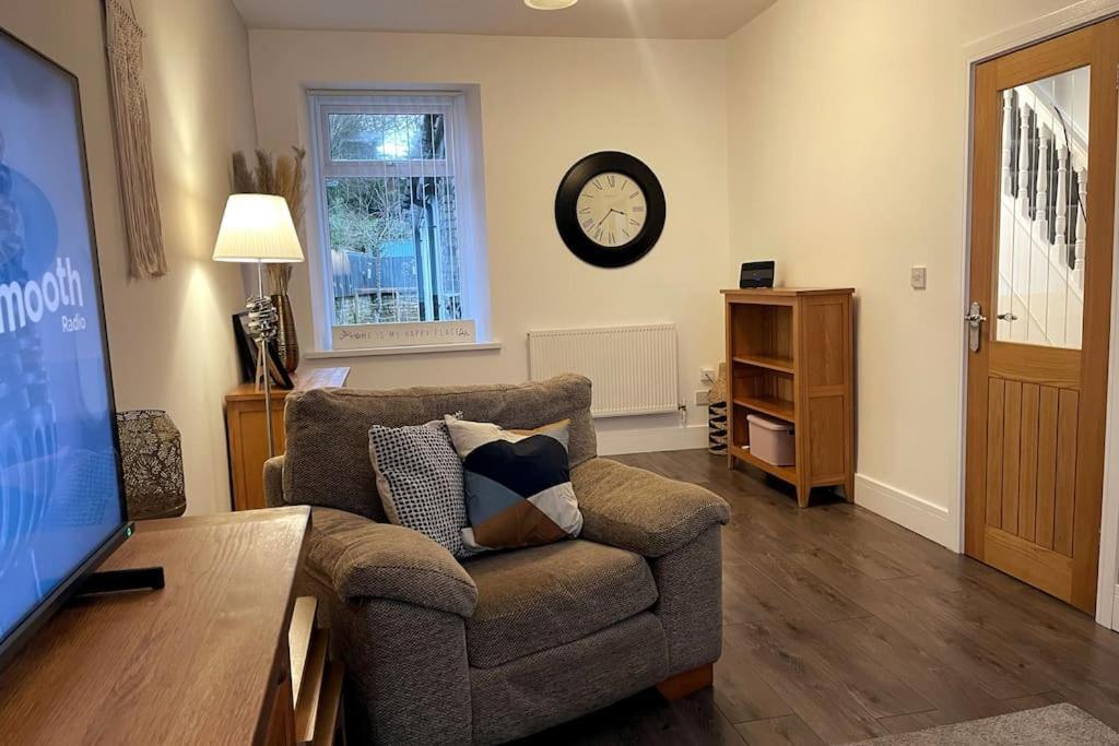 Modern, Spacious And Central Location أبردير المظهر الخارجي الصورة