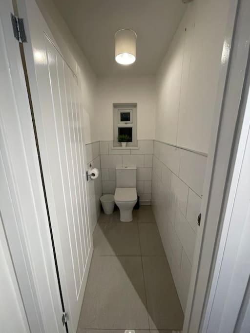Modern, Spacious And Central Location أبردير المظهر الخارجي الصورة