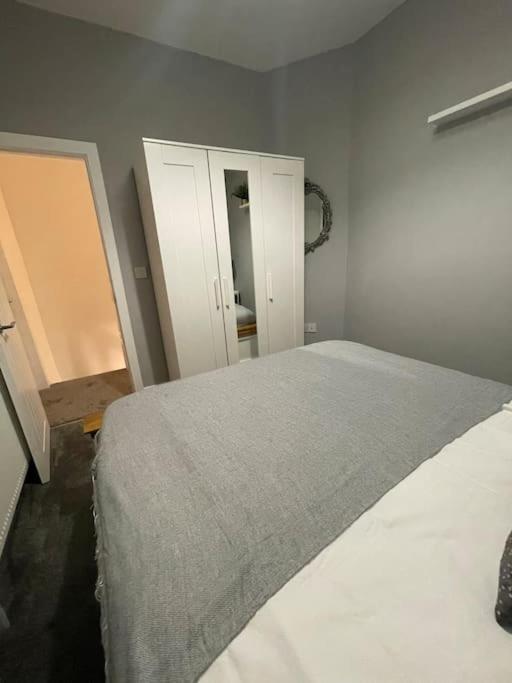 Modern, Spacious And Central Location أبردير المظهر الخارجي الصورة